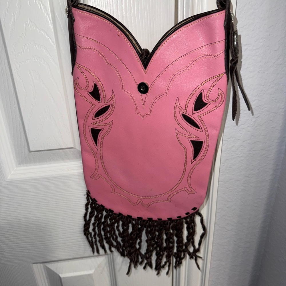 Montana Silversmiths Pink and Black Western Bag
Excelente use condition. - Picture 6 of 9